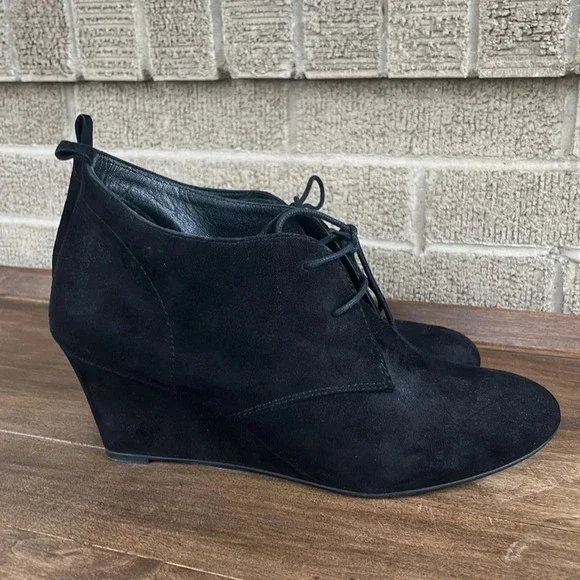 NWOT BODEN Suede Wedged Heel Black Booties Size 39 - Picture 4 of 10